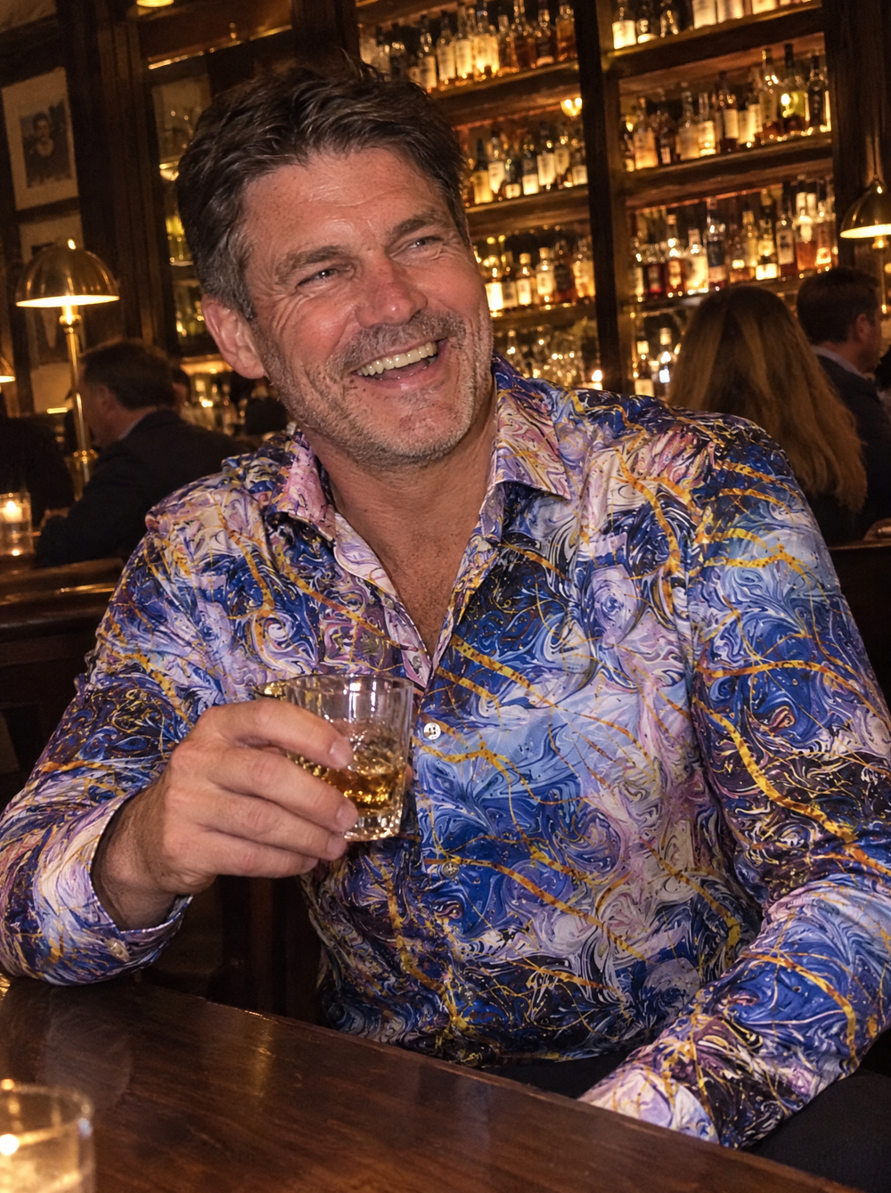 Man wearing the Goldenstone shirt in a whisky bar