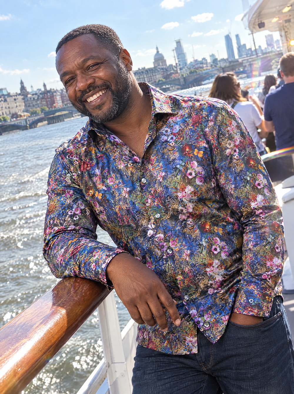 Man wearing the Botanical Gardens shirt on a river cruise