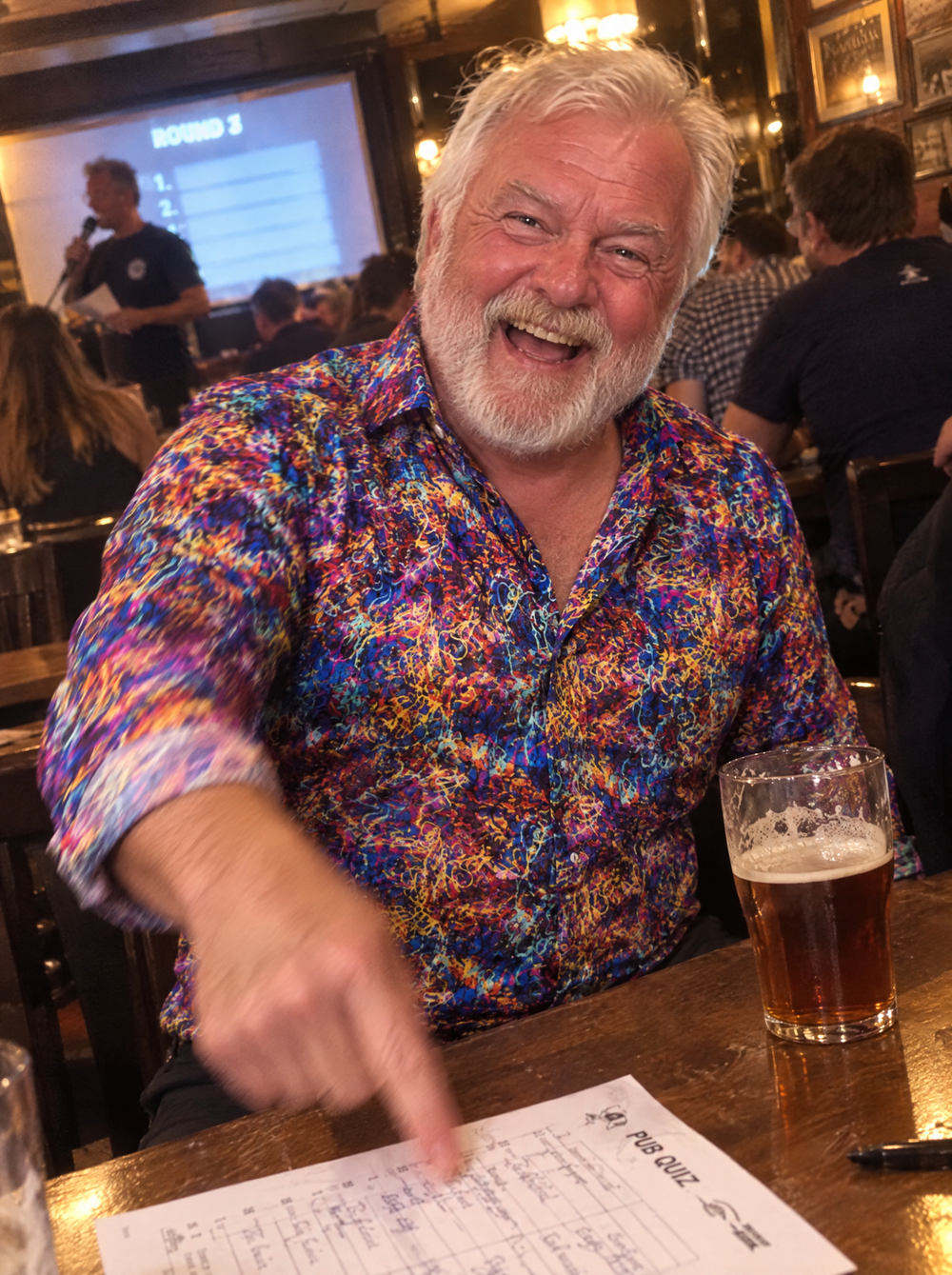 Man wearing the Brainstorm shirt at a pub quiz