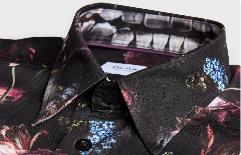 Dark Bloom Shirt collar with a contrasting patterned lining